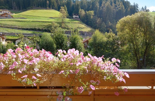 Sarntal Apartment | Room 'Olympia Zimmer 204' with Mountain View, Shared Garden and Wi-Fi