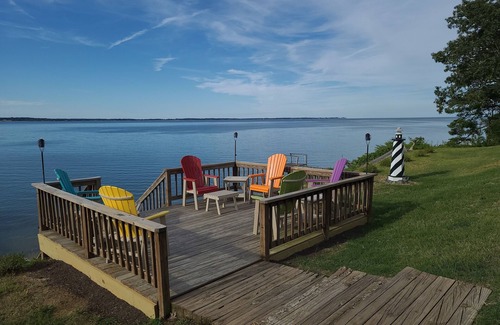 Hardyville Apartment | Room on river with sunset views and private beach!