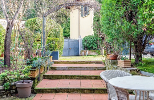 Fiesole Apartment | Room 'Pretty Suite Firenze' with Private Garden, Wi-Fi and Air Conditioning