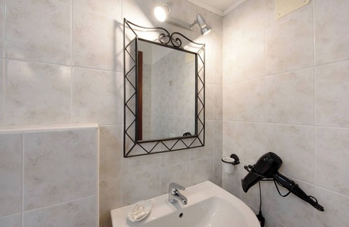 Giusvalla House | Room 'Primavera' with Mountain View, Shared Terrace and Wi-Fi