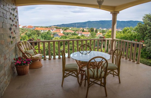 Macedo de Cavaleiros Apartment | Room 'Quarto Ferreirinha' with Mountain View, Wi-Fi and Air Conditioning