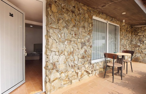 Armamar Apartment | Room 'Quarto 16 - Gojim Casa Rural' with Mountain View, Shared Pool and Wi-Fi