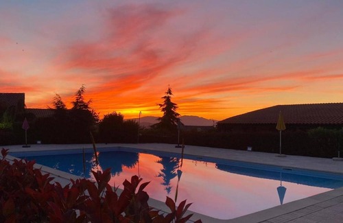 Armamar Apartment | Room 'Quarto 16 - Gojim Casa Rural' with Mountain View, Shared Pool and Wi-Fi