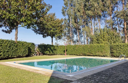 Amares Apartment | Room 'Quarto 2 - Quinta Da Ataíde' with Mountain View, Shared Pool and Wi-Fi