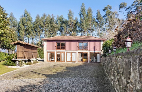 Amares Apartment | Room 'Quarto 2 - Quinta Da Ataíde' with Mountain View, Shared Pool and Wi-Fi
