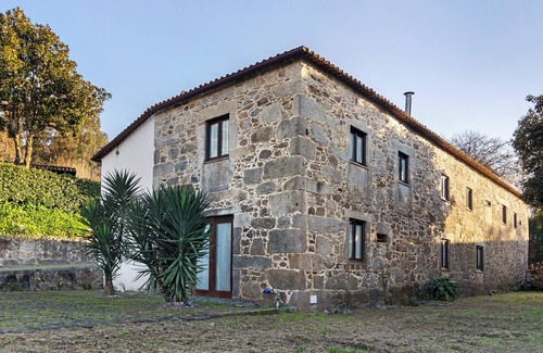 Amares Apartment | Room 'Quarto 2 - Quinta Da Ataíde' with Mountain View, Shared Pool and Wi-Fi