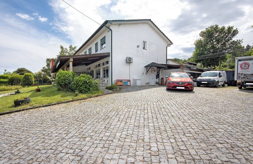 Castro Daire Apartment | Room 'Quarto 4 - Jorge Galinheiro' with Mountain View, Shared Garden and Wi-Fi