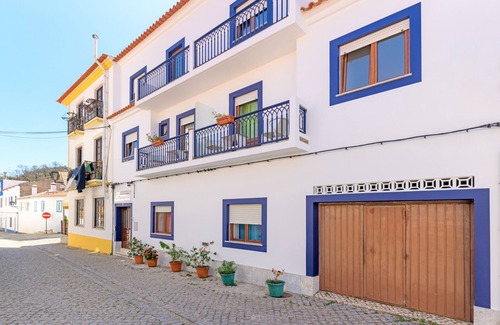 Baiona Apartment | Room 'Quarto Lilás' with Balcony and Wi-Fi