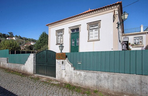 Castanheira de Pera House | Room 'Quarto Terracota' with Mountain View, Shared Pool and Wi-Fi