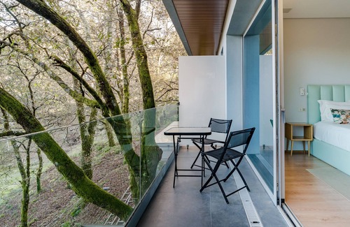 Ventosa Apartment | Room 'Quarto Queen 1 - Oak Nature' with Shared Pool, Shared Terrace and Wi-Fi