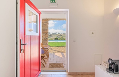 Santiago do Cacem Apartment | Room 'Quarto Suite Esteva' with Mountain View, Shared Pool and Wi-Fi