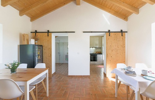 Santiago do Cacem Apartment | Room 'Quarto Suite Esteva' with Mountain View, Shared Pool and Wi-Fi