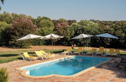 Cabeco de Vide Apartment | Room 'Quarto Twin Com Casa De Banho Privativa 2' with Shared Pool, Wi-Fi and Air Conditioning