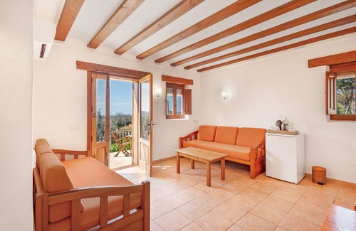 Sant Carles de Peralta Apartment | Room 'Romero' with Mountain View, Wi-Fi, and Air Conditioning