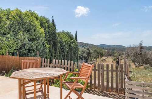 Sant Carles de Peralta Apartment | Room 'Romero' with Mountain View, Wi-Fi, and Air Conditioning