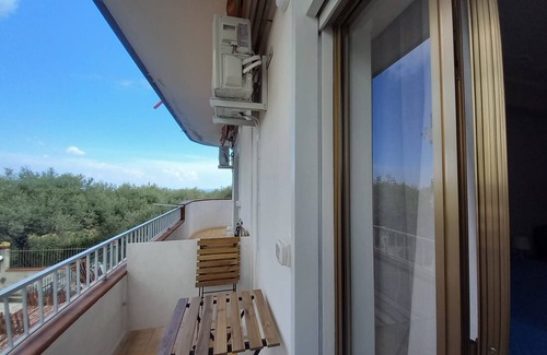 Pace del Mela Apartment | Room 'Salina' with Sea View, Wi-Fi and Air Conditioning