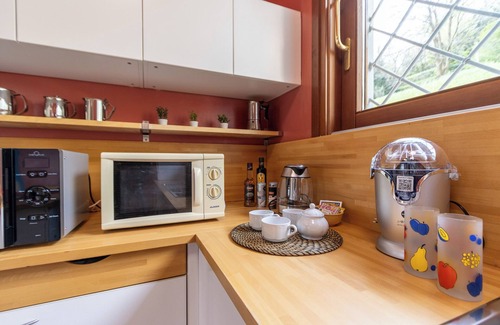 Montevecchia Apartment | Room 'Stanza Miele' with Mountain View, Shared Terrace and Wi-Fi