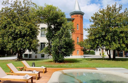 Muros de Nalon Apartment | Room 'Suite Del Marqués' with Shared Pool, Shared Terrace and Wi-Fi