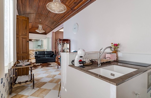 Ronfe Apartment | Room 'Suite Deluxe' with Private Garden, Wi-Fi and Air Conditioning