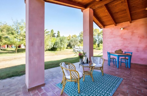 Santa Maria La Palma Apartment | Room 'Tripla' with Private Terrace, Wi-Fi and Air Conditioning