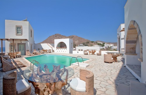 Skala Apartment | Room 'Triple Pool View No 4' with Shared Pool, Wi-Fi and Air Conditioning