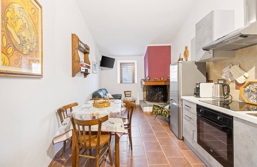 Scano di Montiferro Apartment | Room 'Urania' with Shared Terrace, Wi-Fi and Air Conditioning