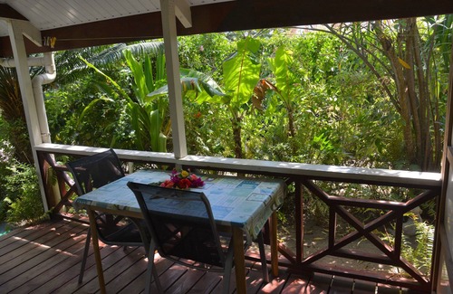 Pihaena Apartment | Room Vaimaha 2 pax beach access air-conditioned kitchen bathroom, free breakfast