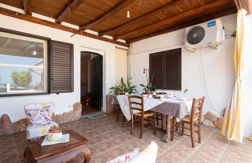 Cardedu Apartment | Room 'Vistamare2' with Sea View, Wi-Fi and Air Conditioning