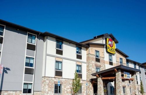 Carson City Hotel | Room w/Kitchenette Perfect for Adventure Near Lake Tahoe