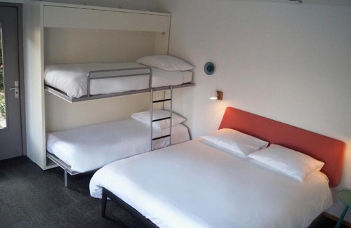 Amsterdam East Bed & Breakfast | Room With A Few