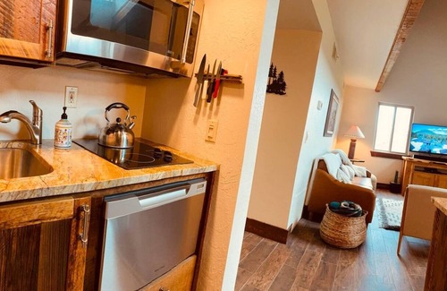 Sunriver Condo | Room With a View Condo, Sharc passes included.
