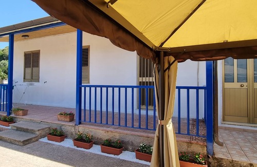 Palmi Villa | Room with breakfast included in cottage Holiday home in Palmi Pietrenere.