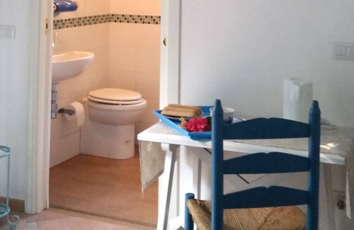 Tancau Sul Mare House | Room with independent entrance and bathroom, external kitchenette at 300 m from the sea