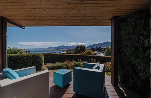 Lake Tekapo House | Room with Lake and Mountain Views - Tekapo