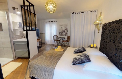 Congenies Bed & Breakfast | Room with private access to Pool-Jacuzzi, Sauna, Billiards tables