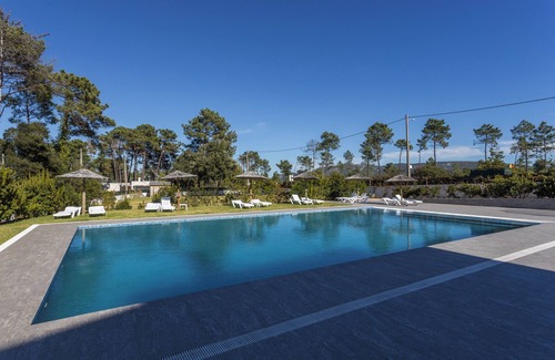 Quintola da Maca Apartment | Room with private bathroom and balcony at Casa das Vinhas in Sesimbra