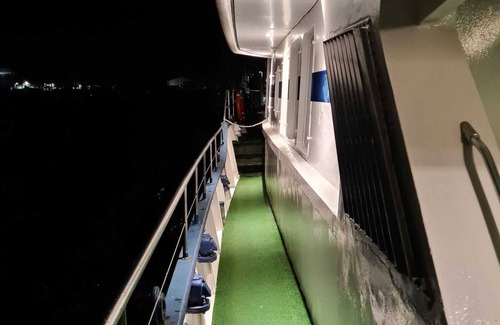 Roslev Boat Rental | Room with sea view Whilpool ca.40 Sun deck, bathing platform