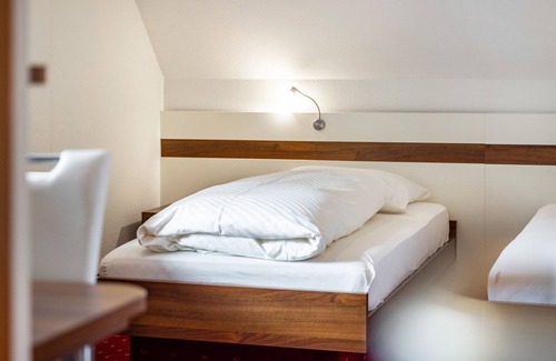 Rosenfeld House | Room 'Zweibettzimmer 22' with Wi-Fi