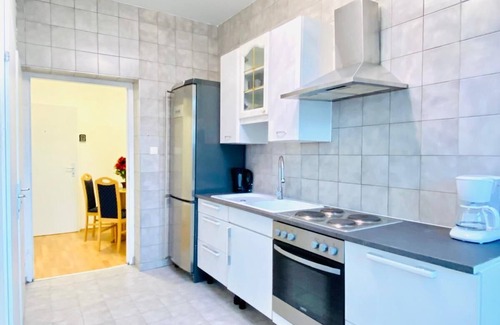 Liesing Apartment | Rooms in Cozy 4BR Shared Apt Central
