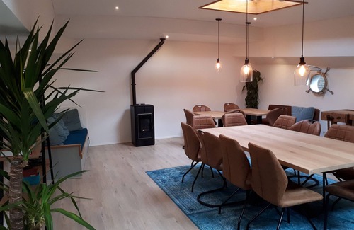 Stadsdriehoek Boat Rental | Rooms on Water, a beautiful holidayhouse on the water in the center of Rotterdam