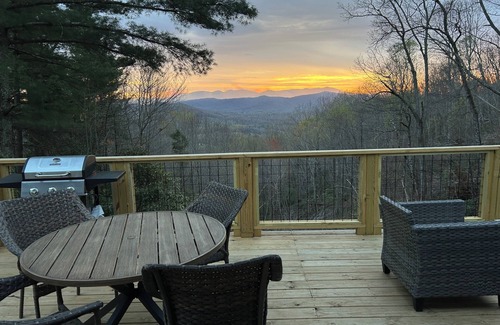 Spruce Pine House | "Rooms with a View" newly renovated rustic modern home with stunning BRM views