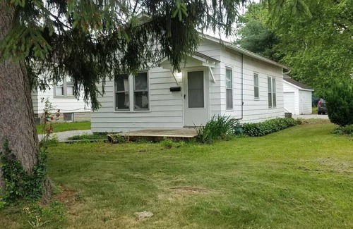 Whitehall House | Roomy 1 Bdrm House-Hi-Speed Internet-Great for Cple/Sml Family-Easy to Get About