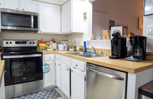 Germantown Condo | Roomy 2BR/2BA + Loft & Balcony in Germantown