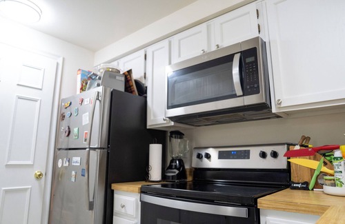 Germantown Condo | Roomy 2BR/2BA + Loft & Balcony in Germantown