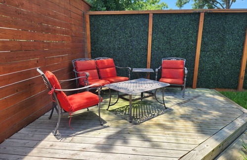 Riverside Terrace House | Roomy 3/2 close to University of houston, TX Med Center, NRG, Downtown, & Parks