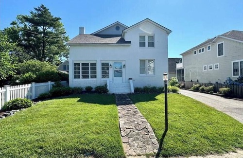 Solomons House | Roomy 6 bedroom home in the heart of Solomons, MD