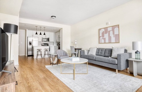 Court House Apartment | Roomy Clarendon 1BR w/W/D, Concierge & Gym, walk to Metro, by Blueground