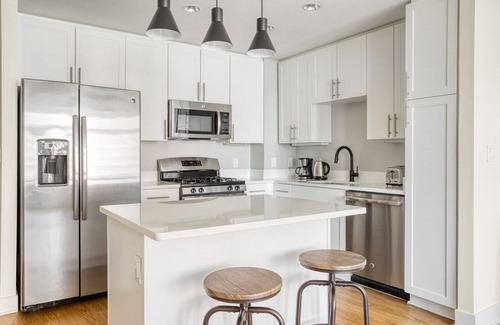 Court House Apartment | Roomy Clarendon 1BR w/W/D, Concierge & Gym, walk to Metro, by Blueground