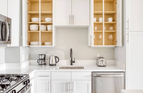 Court House Apartment | Roomy Clarendon 1BR w/W/D, Concierge & Gym, walk to Metro, by Blueground