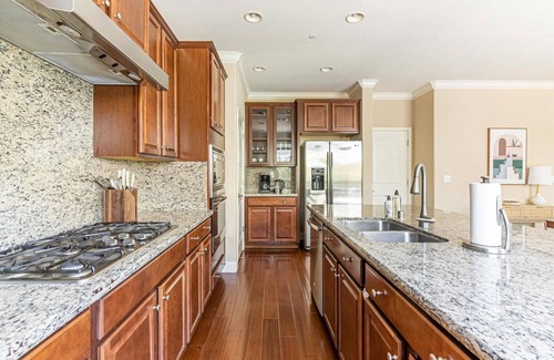 Dublin House | Roomy Dublin 5BR w/Backyard, Groceries, Park & Playground, by Blueground